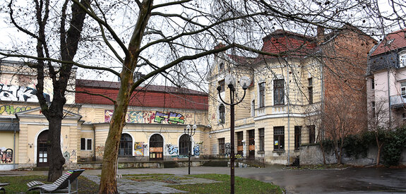KulturQuartier Schauspielhaus, Zugang Klostergang | 2020 | © raum-grafik-design