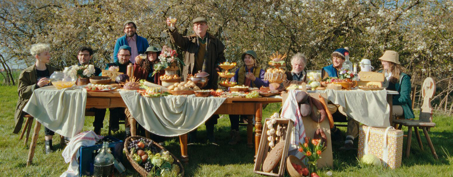 banner_Rote_Sterne_ueberm_Feld